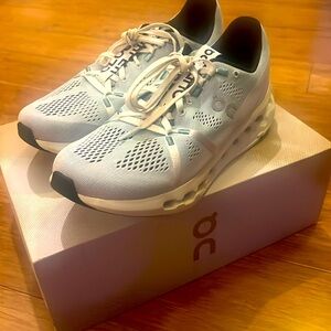 On Cloudsurfer women’s mineral/ aloe size 9